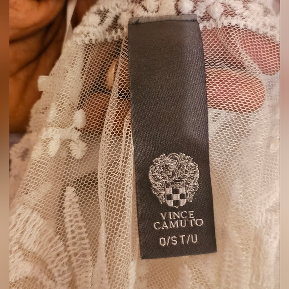 Vince Camuto Cream Lace Detail - Picture 2 of 4